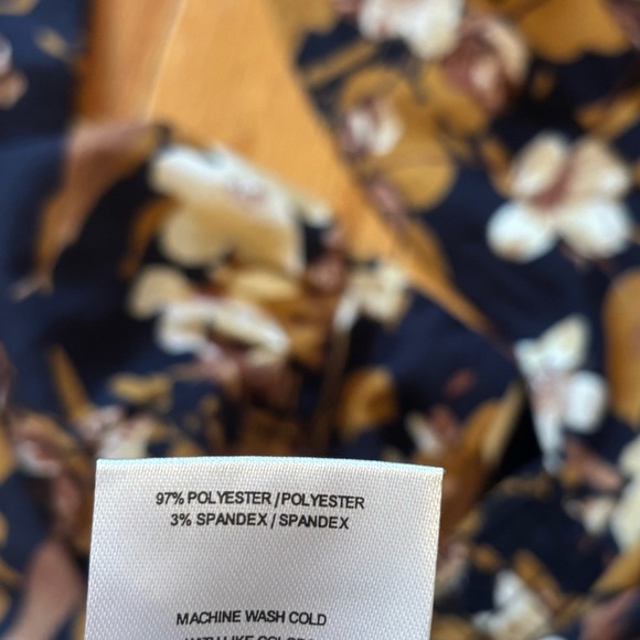 Vigors Floral Puff Sleeve Crop Top Womens Size Medium NWT - Picture 4 of 4